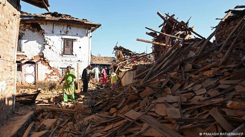 Terremoto no Nepal deixa mais de 100 mortos