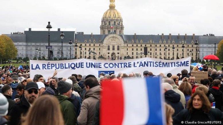 Milhares marcham contra antissemitismo na França