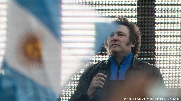 Quem é Javier Milei, o novo presidente da Argentina