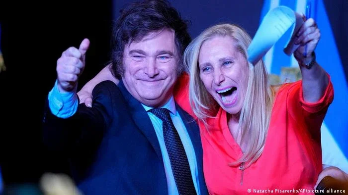"Domesticação" de Milei já começou, analisa jornal alemão