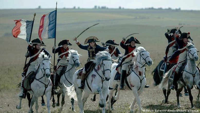 "Napoleão" de Ridley Scott estreia em meio a burburinhos