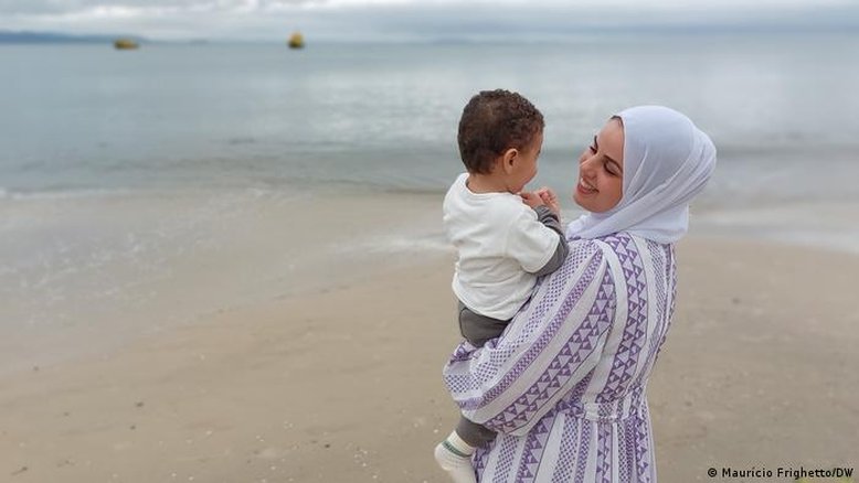 "A todo instante escutávamos o som de mísseis e bombas" – o relato de uma jovem palestina no grupo que o Brasil repatriou de Gaza