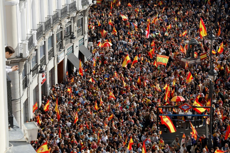 España sale a la calle contra el derechista Sánchez y la ley de amnistía para los separatistas catalanes