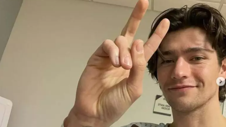 Ator de série da Netflix, Barton Cowperthwaite faz vaquinha para cirurgia no cérebro