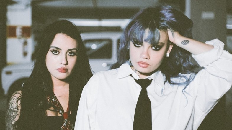 “Antissocial”: Carol & Vitoria confessam inseguranças em novo single
