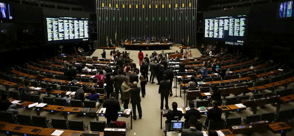 Congresso aprova Orçamento de 2024 com 'fundão' eleitoral recorde de R$ 4,9 bilhões