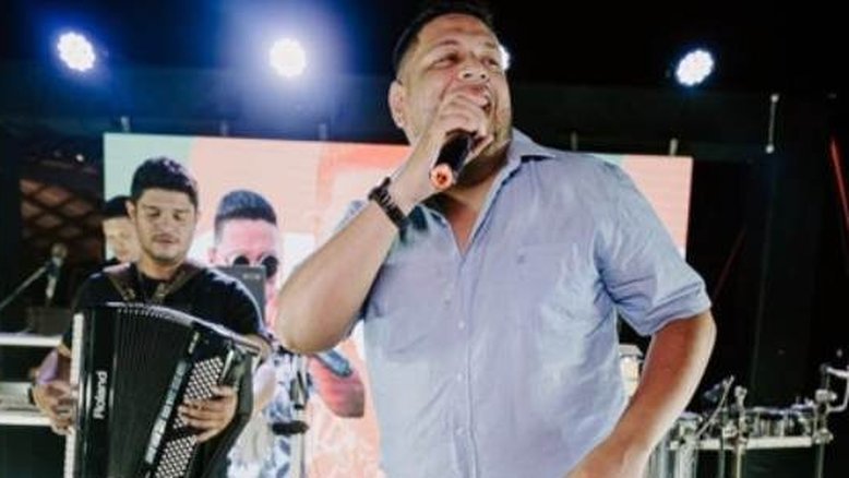 TO: cantor de forró morre após ser picado por aranha e rosto escurecer