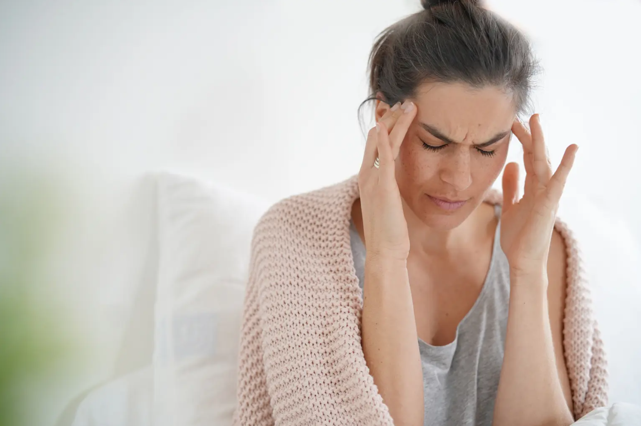 O que causa dores de cabeça e enxaquecas comuns?