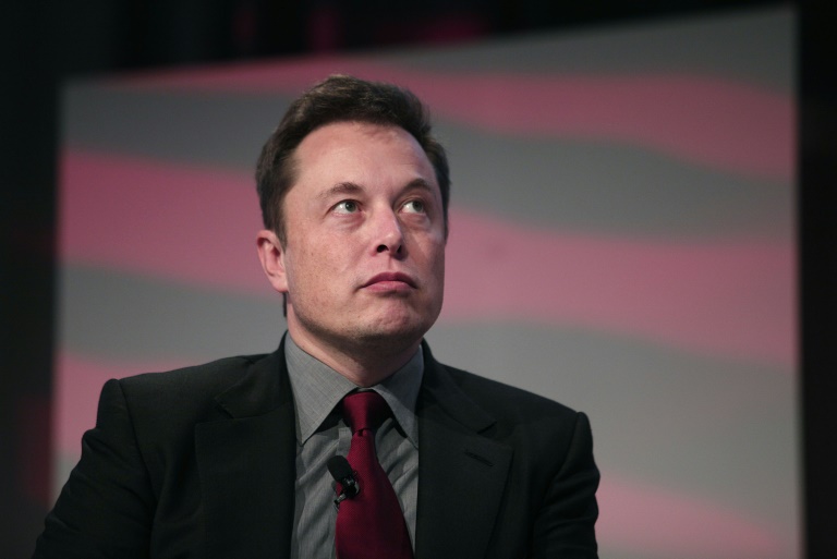 X de Elon Musk negocia com a Amazon para vender anúncios