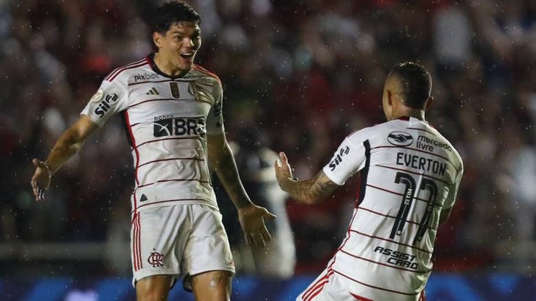 Éverton Ribeiro marca de letra, Flamengo faz 3 a 0 no América-MG e é vice-líder do Brasileirão