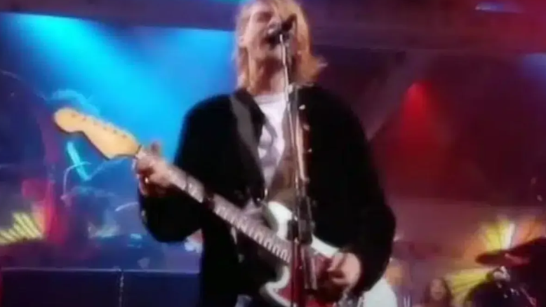 Mesmo assim, a guitarra Fender MG-69 Mustang 1993 fabricada no Japão, não está intacta