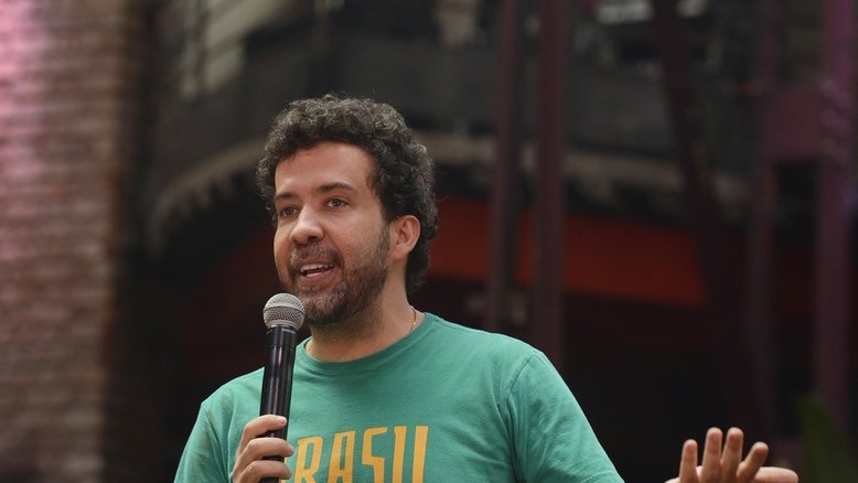 Janones manda 76% das emendas para Prefeitura da ex-namorada