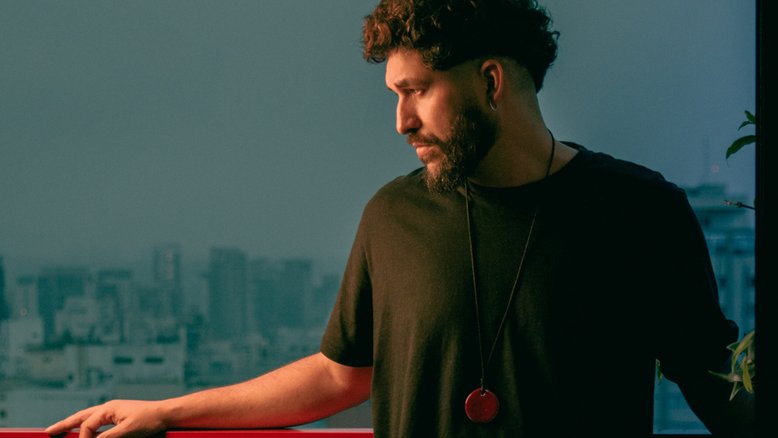 Em homenagem à obra de Chico Buarque, Jona Poeta lança novo álbum