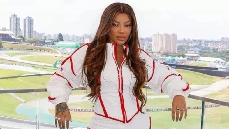 'Só teve uma falha', diz Ludmilla sobre gafe ao cantar o hino nacional na Fórmula 1