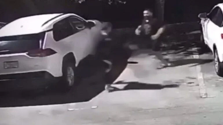 Vídeo: ex-lutador de MMA evita ataque com faca e derruba homem