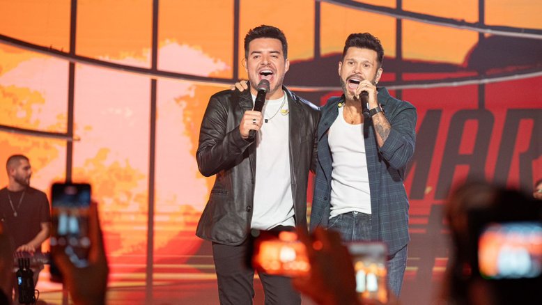 Marcos & Belutti brindam 15 anos de carreira com gravação de DVD