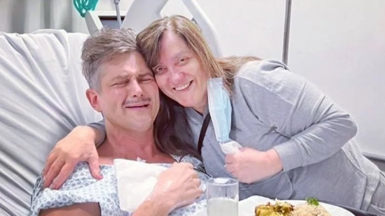 Ex-BBB Marcos Harter se emociona após receber transplante de rim
