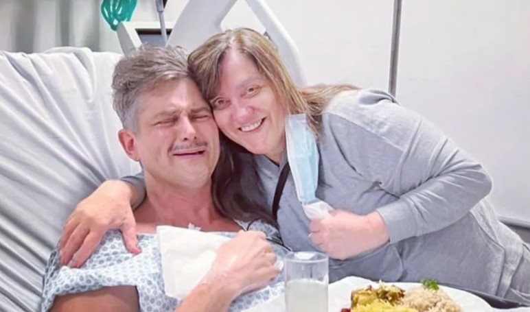 Ex-BBB Marcos Harter se emociona após receber transplante de rim