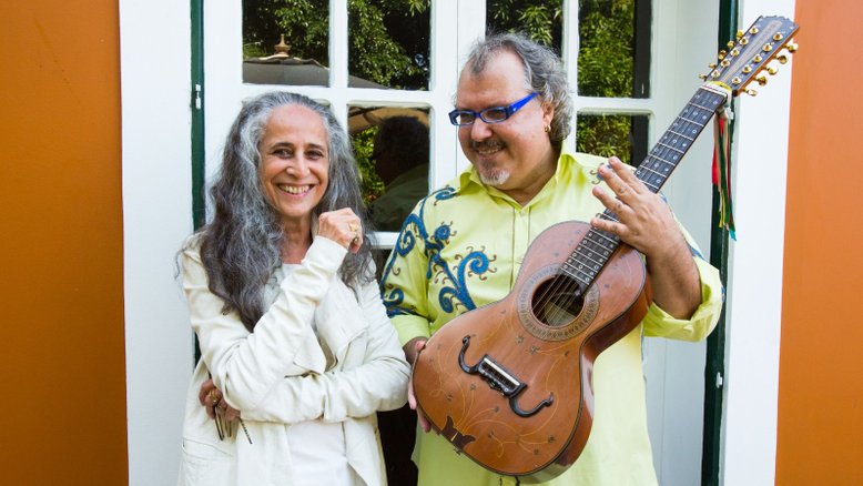 Maria Bethânia com o cantor e violeiro Chico Lobo