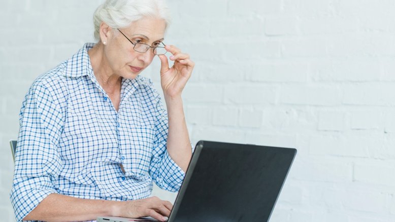 Como ajudar parentes mais velhos a evitar golpes na Internet