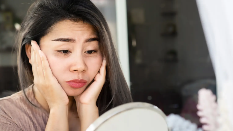 Por que os olhos têm olheiras? E o que fazer para se livrar delas?