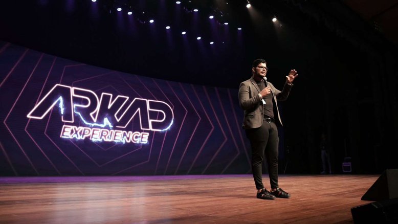 Palestra durante a Arkad Experience