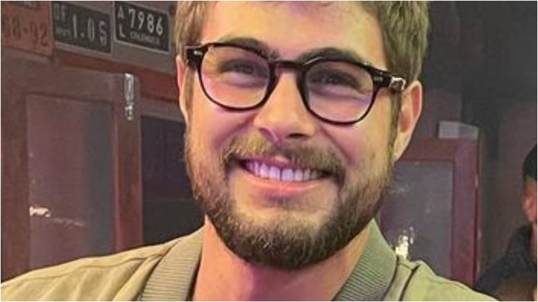 Rafael Vitti chama atenção ao surgir de cueca em 'Terra e Paixão': 'Suculento'