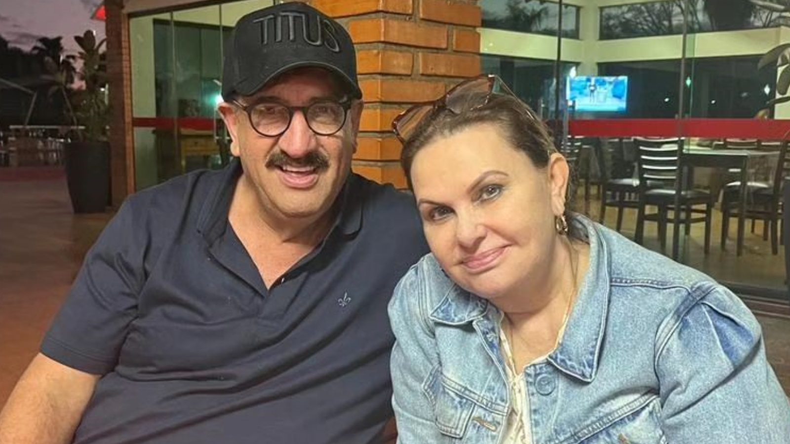 Ratinho compartilha foto e vídeo raros ao lado da esposa: ‘Amor da minha vida’