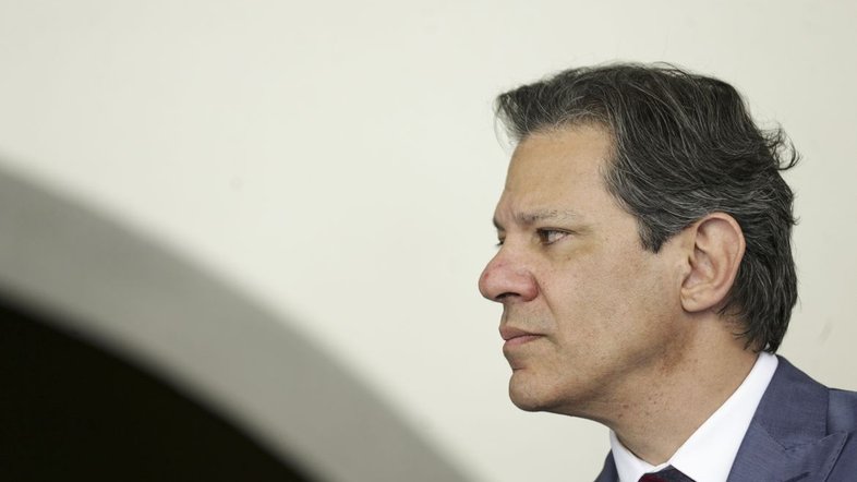 Em encontro com Lula, Haddad tenta convencer o presidente a não abrir mão da meta