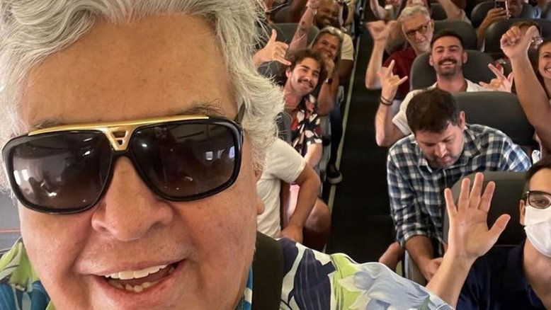 Sidney Magal é homenageado em voo