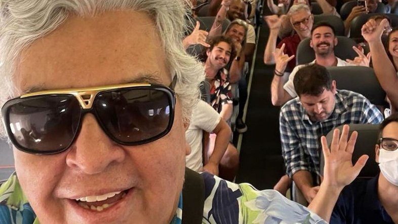 Sidney Magal é homenageado em voo
