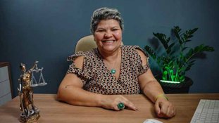 Simone é pós-graduada em áreas cruciais do Direito