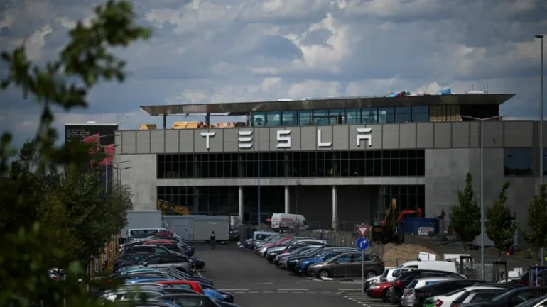 Tesla pretende construir carro elétrico que custa cerca de R$130 mil