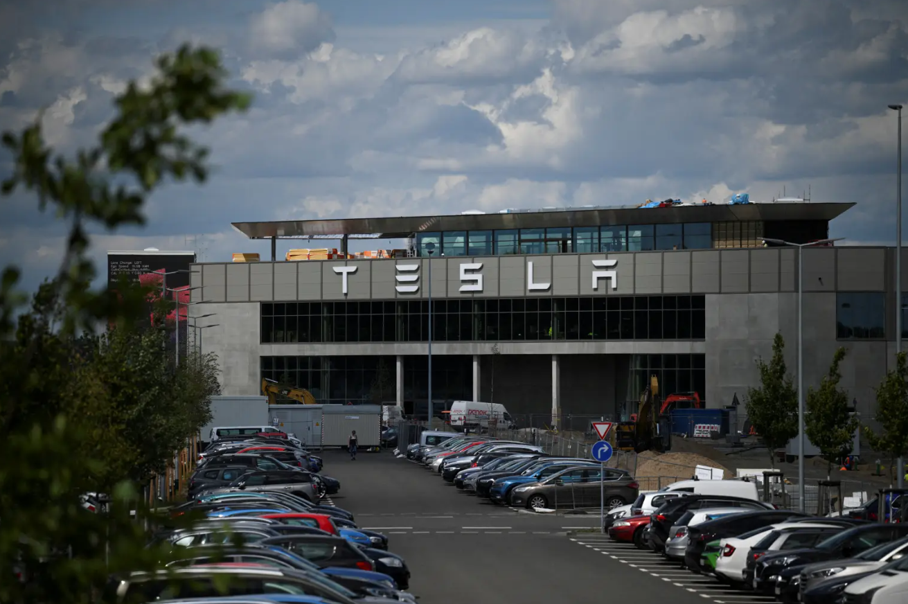 Tesla pretende construir carro elétrico que custa cerca de R$130 mil
