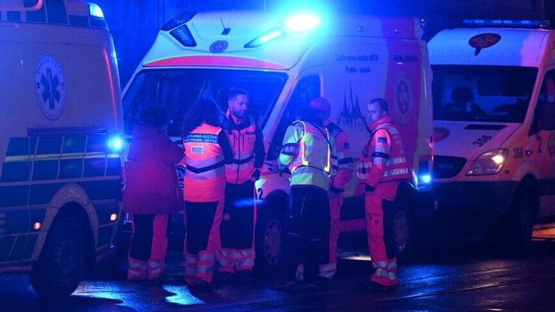 Homem armado mata 14 pessoas em universidade de Praga