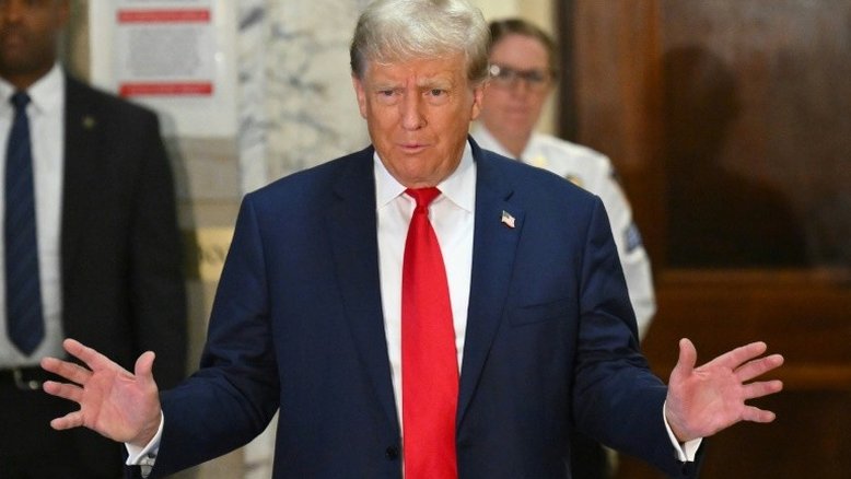 Trump e Clinton estão em lista de pessoas ligadas a Epstein