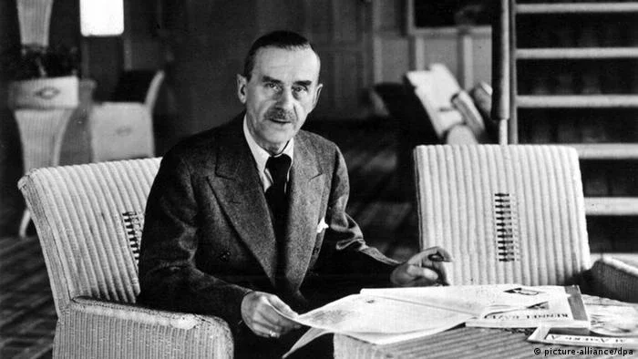 1936: Thomas Mann é expatriado