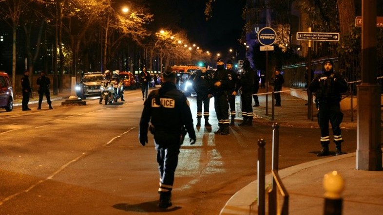 Agressor mata turista alemão a facadas no centro de Paris