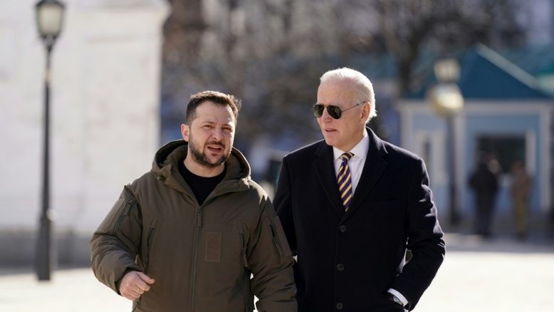 Zelensky pede ajuda a Biden para Ucrânia entrar na Otan