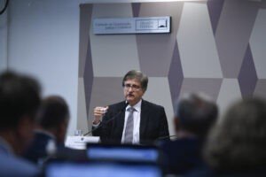 Em sua fala inicial de dez minutos, o indicado à chefia do Ministério Público Federal, Paulo Gonet, destacou o aspecto técnico de sua formação e enfatizou também a pretensão de defender os direitos fundamentais no Brasil