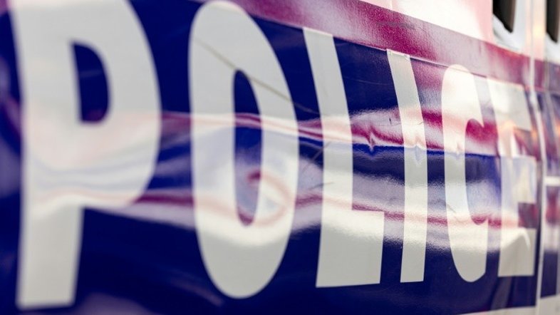 Homem fere oito pessoas em ataque com faca na Inglaterra