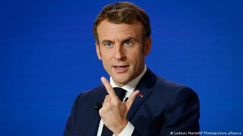 O polêmico projeto para endurecer lei de imigração da França