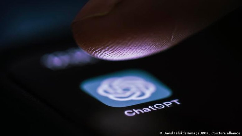 UE sela acordo "histórico" para regular inteligência artificial