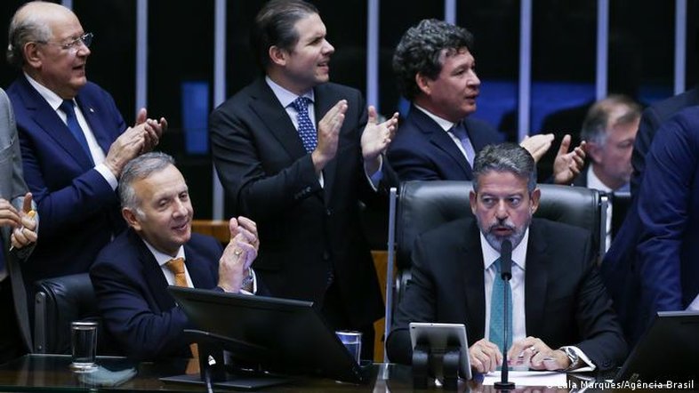 Câmara aprova reforma tributária em primeiro turno