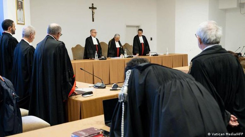 Tribunal do Vaticano condena cardeal acusado de fraude