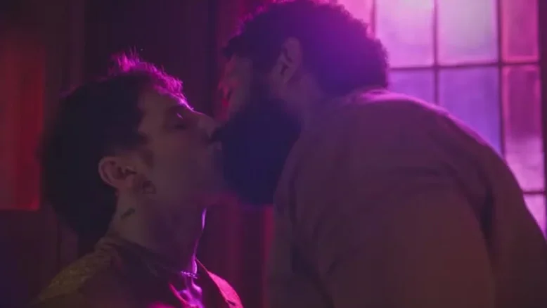 Walcyr Carrasco comenta beijo de 'Kelmiro' em 'Terra e Paixão': 'Dever cumprido'