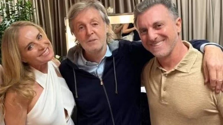 Luciano Huck e Angélica tiram foto com Paul McCartney em bastidor de show