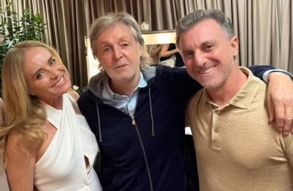 Luciano Huck e Angélica tiram foto com Paul McCartney em bastidor de show