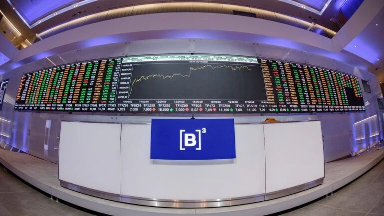 Ibovespa tem novo recorde, aos 133.532,92 pontos, com alta de commodities