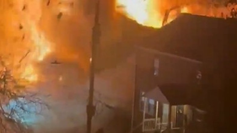 Vídeo: casa explode enquanto polícia cumpria mandado de busca nos EUA